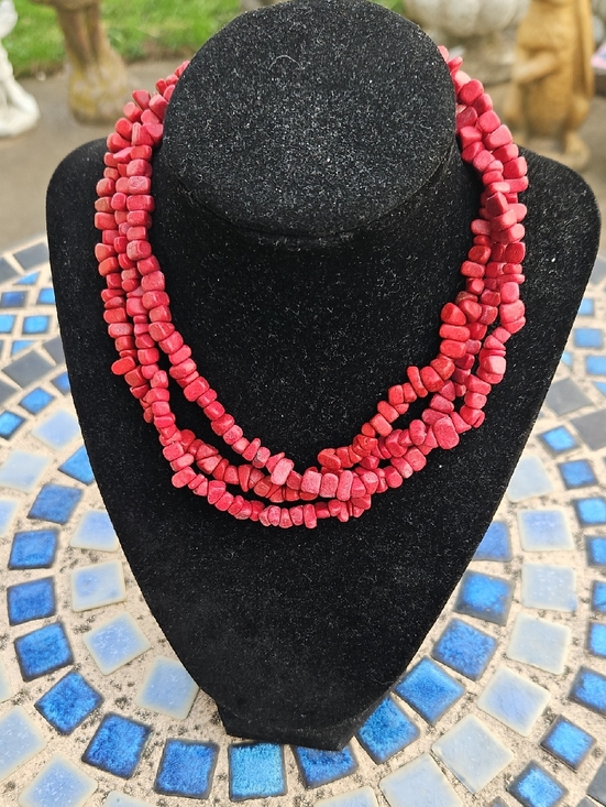 Jewelry - Dyed Coral Chunk Necklace